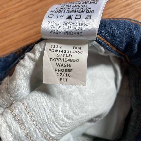 Joe’s Jeans Phoebe Wash Blue 3-Inch Cut Off Distressed Denim Shorts EUC Size 27 - Picture 9 of 10